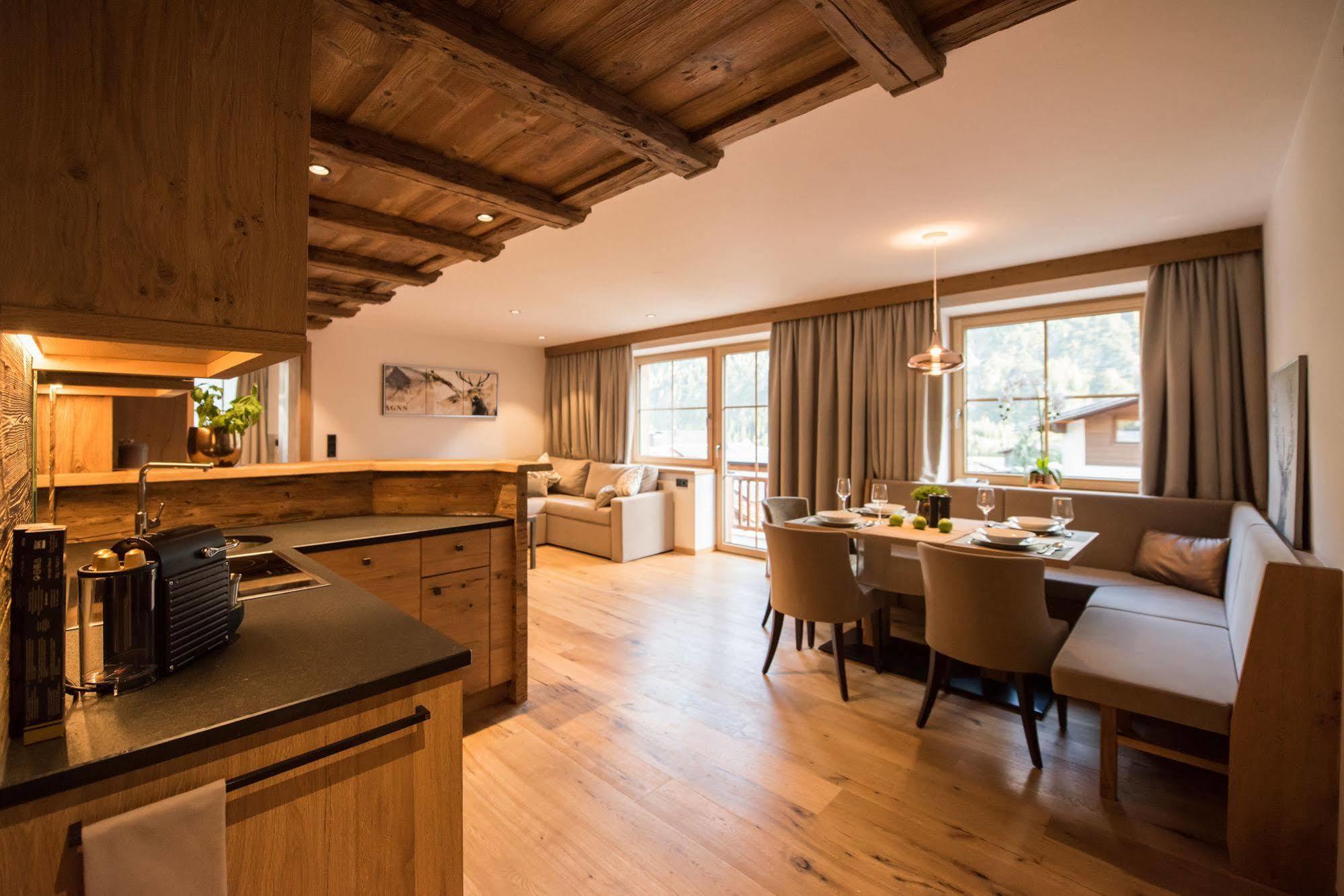 Pepi'S Suites - Lechtal Apartments Holzgau Esterno foto